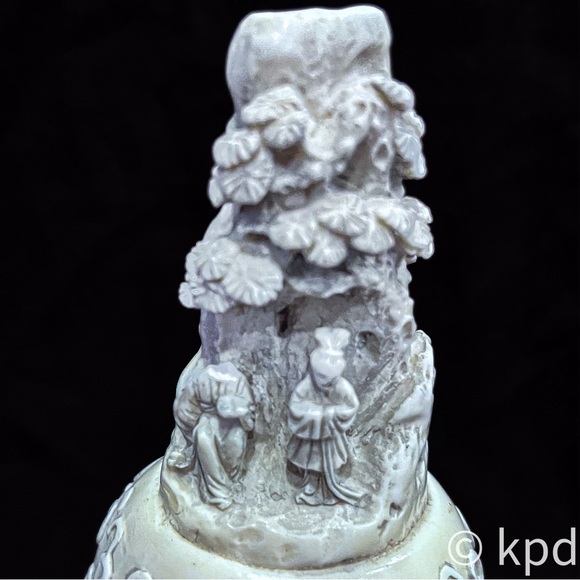 Intricate Vintage/Antique Decorative Vessel in the tradition of Chinese artistry - Picture 8 of 10